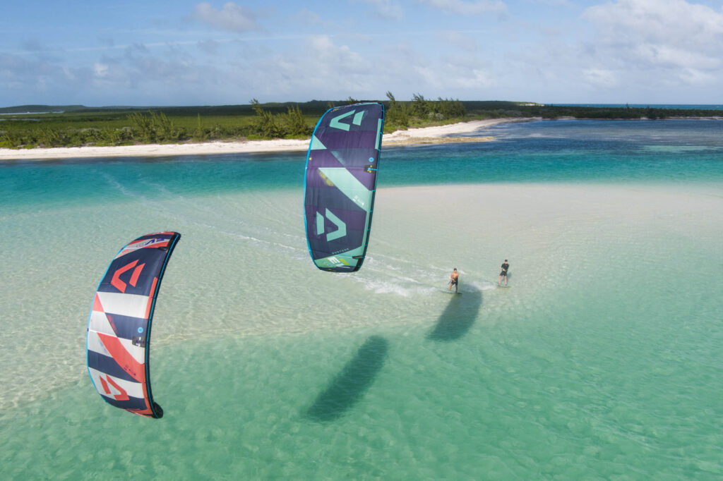 ¿Kitesurf o Wing Foil en Tarifa? Que es más fácil de aprender