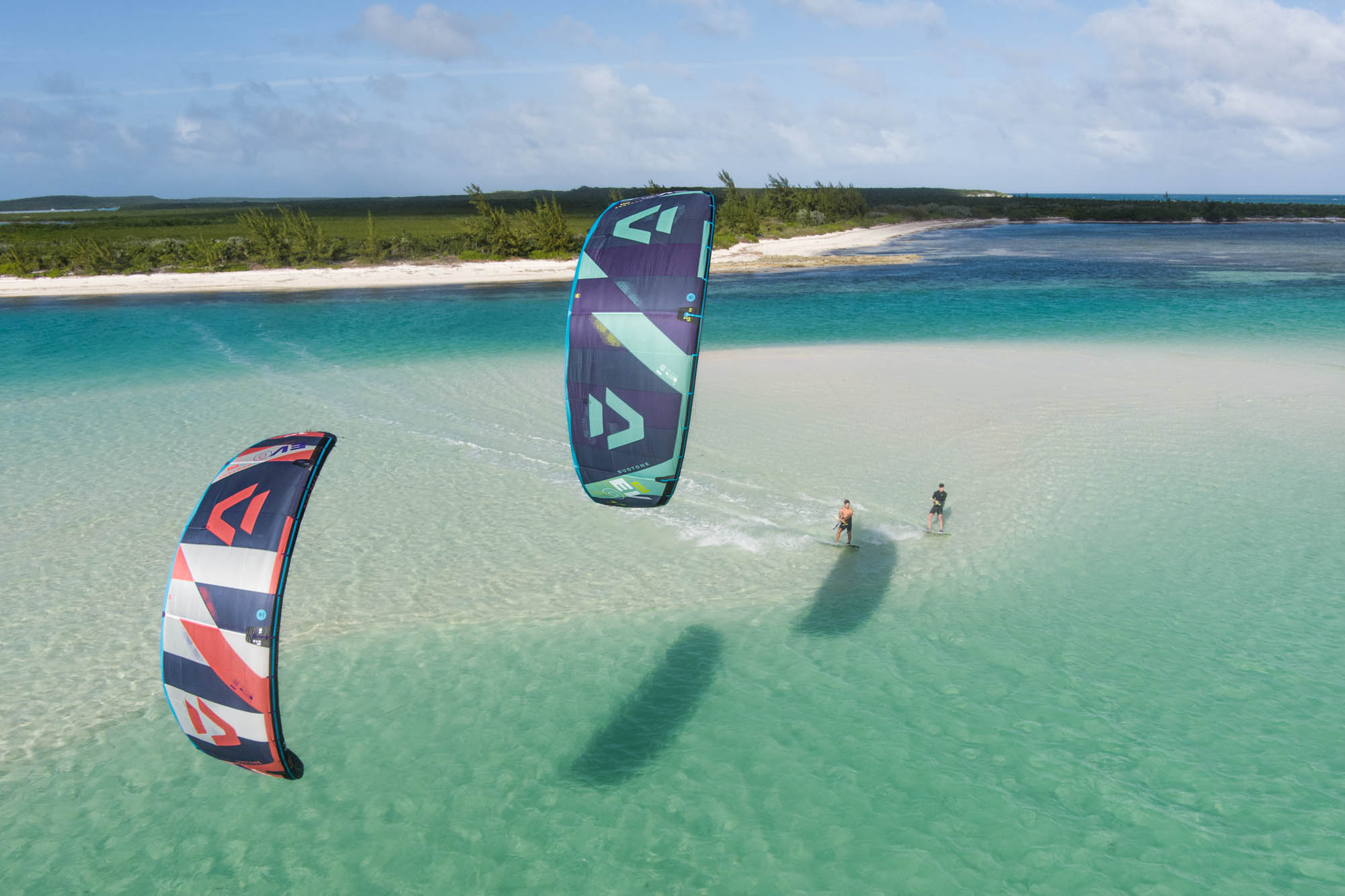 ¿Kitesurf o Wing Foil en Tarifa? Que es más fácil de aprender
